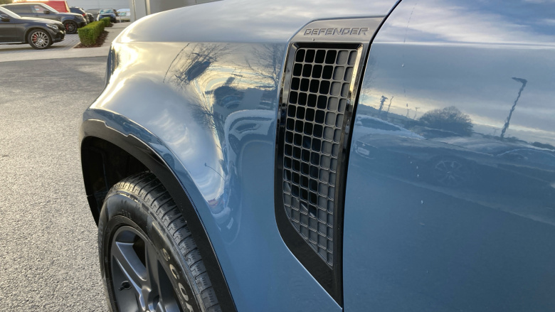 Land Rover Defender 3.0 D250 X-Dynamic SE 110 5dr Auto Diesel Estate